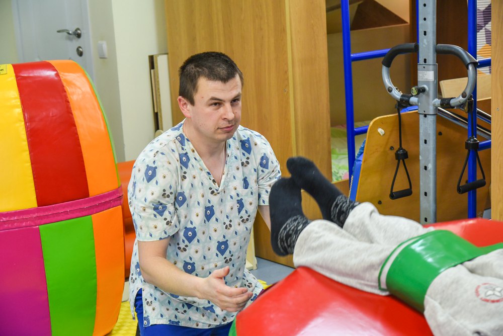 Віталій Перфільєв під час заняття в медичному центрі «Карітас-Хмельницький»