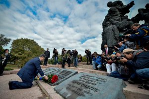 Порошенко обіцяє не допустити фашизму в Україні