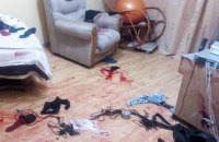 В Сумской области неизвестные в полицейской форме подстрелили кандидата в депутаты и побили его жену