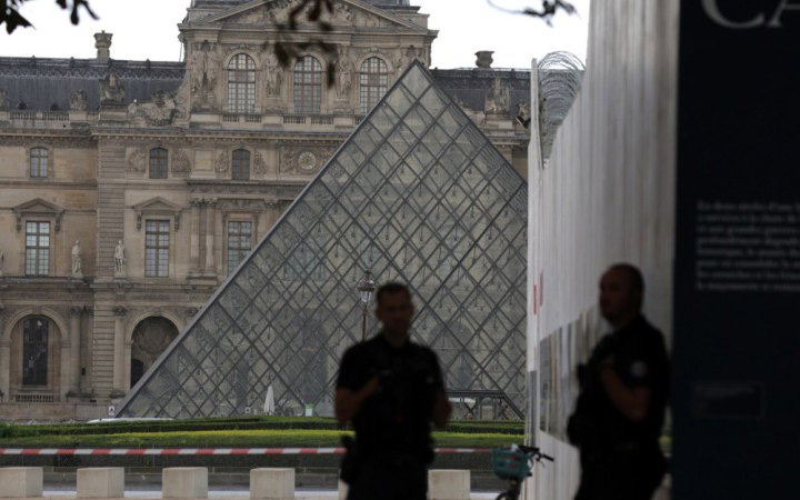 Після хвилі погроз про замінування у Франції арештували 18 осіб