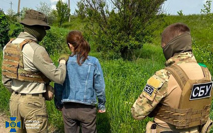 СБУ ​затримала жінку, яка "зливала" ворогу позиції ЗСУ біля Слов’янська і Краматорська