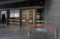 У Києві вибуховою хвилею пошкоджено фасад Музею в підніжжі монумента «Батьківщина-мати»