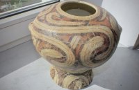 Митники передали до музею стародавню трипільську вазу, яку намагалися вивезти до Швейцарії