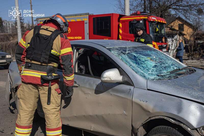 Росіяни вдарили безпілотниками по дорозі у Сумах