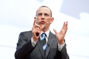 Опозиція повинна робити те, що не під силу уряду, - експерт