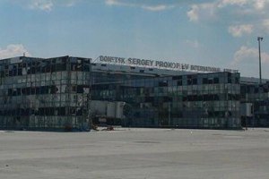 ​Террористы штурмуют аэропорт Донецка с танками