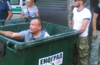 Депутата Одеської міськради кинули в сміттєвий бак