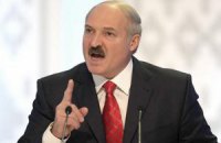 Лукашенко: Беларуси пытаются навязать "цветную" революцию