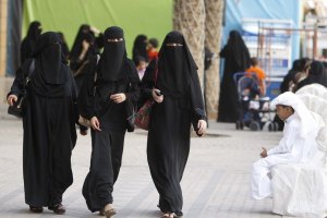 В Саудовской Аравии двух мужчин посадят за обращение женщины в христианство