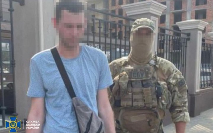 СБУ затримала в Одесі ворожого інформатора, який хотів "зламати" телефон військової ЗСУ