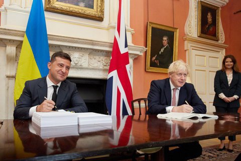 Зеленский призвал премьера Великобритании усилить санкции в отношении России 