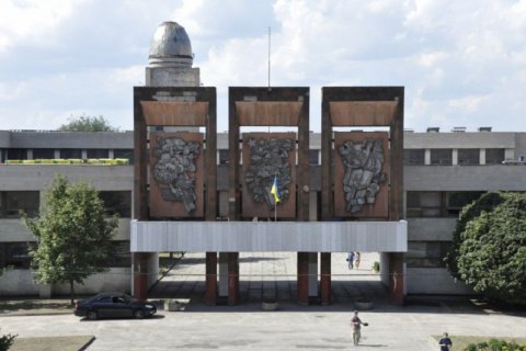 В Запорожье уничтожают фасад Дворца детского творчества