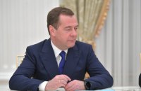 Медведев заговорил о "800 000" россиян на Донбассе и намекнул, что их надо "спасать"
