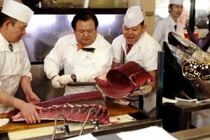 В Японии голубого тунца продали за $736 000
