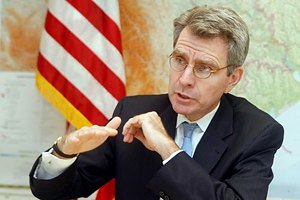 Посол США поставил под сомнение сотрудничество с властями Украины