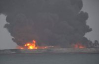 Власти Китая предупредили об угрозе взрыва горящего иранского танкера