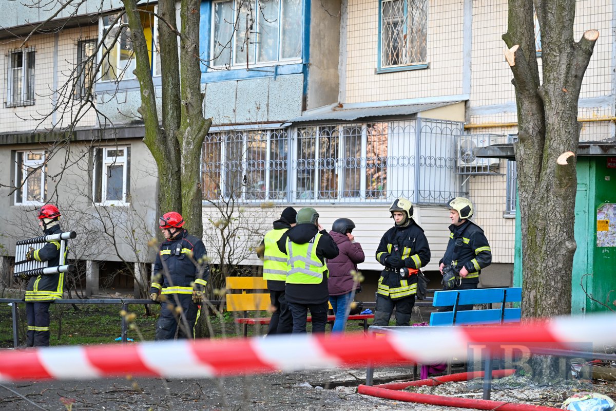 Наслідки обстрілу Деснянського району Києва після нічної атаки РФ, 14 листопада 2025