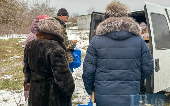 “Магазин на колесах”: як на Ізюмщині доставляють продукти до сіл поблизу лінії фронту 