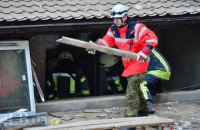 Під завалами будинку, що обвалився в Києві, загинула ще одна людина (оновлено, додано фото)