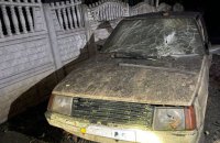 На Дніпропетровщині уламки збитих ракет пошкодили будинки та автівку