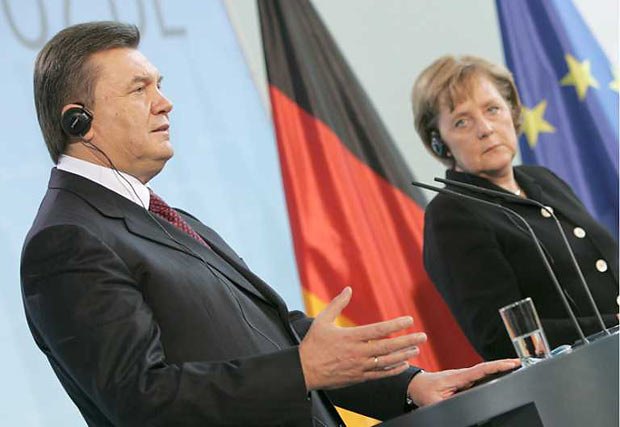 З Януковичем Меркель менш привітна, ніж з Путіним