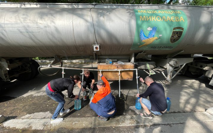 Бійці ЗСУ щодня привозять питну воду мешканцям Миколаєва, - ОК “Південь”