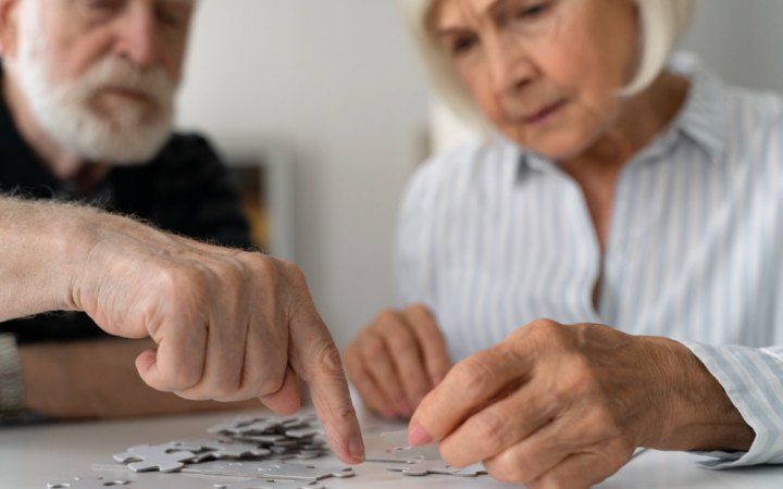 При хворобі Альцгеймера зміни в мозку настають ще до появи проблем із пам'яттю – дослідження