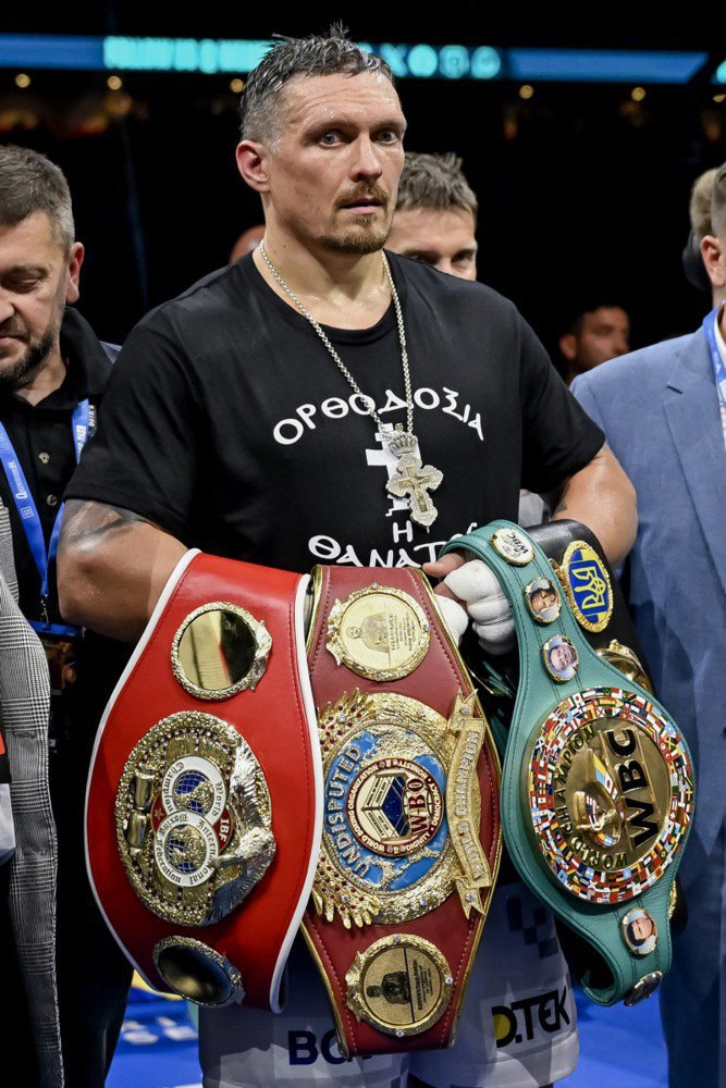 Олександр Усик, абсолютний чемпіон світу з боксу