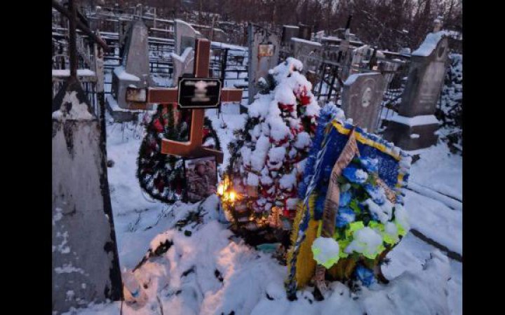В Харкові затримали вандала, який вкрав прапор з могили військовослужбовця