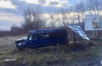 Во Львовской области перевернулся микроавтобус с пассажирами