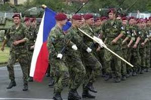 Чехия объединяет армию со Словакией