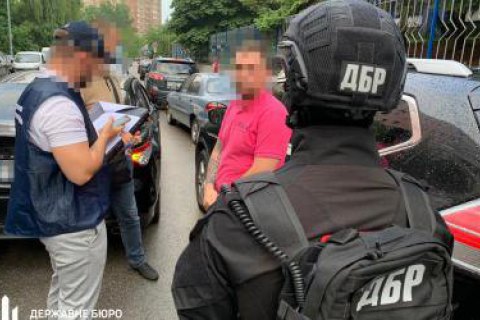 ДБР затримало в Києві слідчого Нацполіції