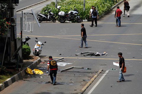 Арестованы трое подозреваемых в причастности к терактам в Джакарте (обновлено)