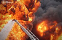 РФ обстріляла інфраструктуру на Чернігівщині: спалахнули масштабні пожежі