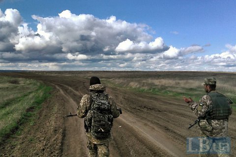 Восемь военных ранены на Донбассе с начала дня