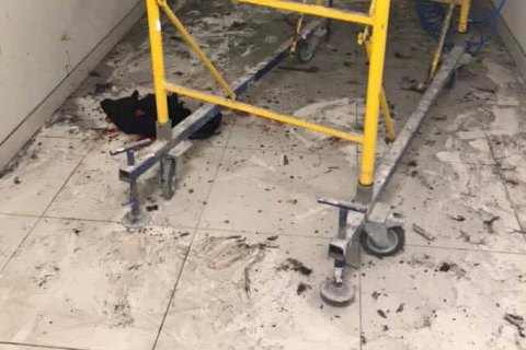 Через вибух у київському торговому центрі постраждав ремонтник (оновлено)