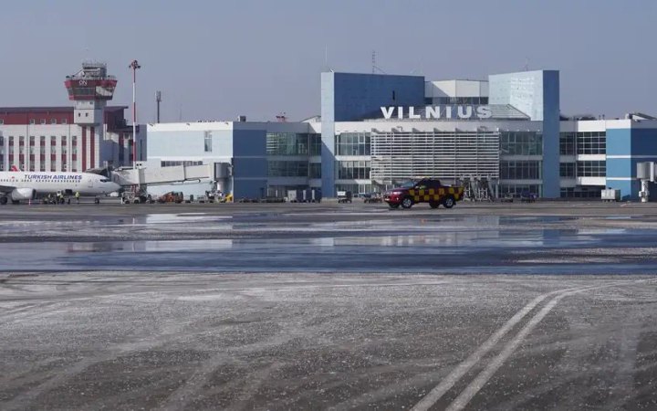 У Вільнюсі аеропорт знову призупиняв роботу через повітряні кулі з Білорусі