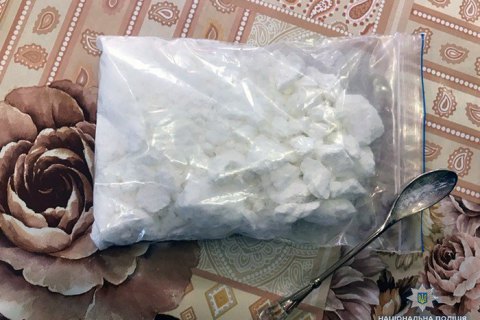 В Запорожье родственницу местного наркобарона, задержанную с 0,5 кг кокаина, отпустили под залог в 0,5 млн гривен