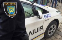 На Львівщині пасажир авто та водій під наркотиками намагались відкупитися від патрульних мангалом