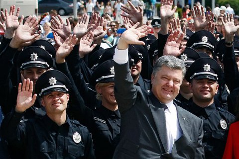 Закон о полиции отправлен на подпись Порошенко
