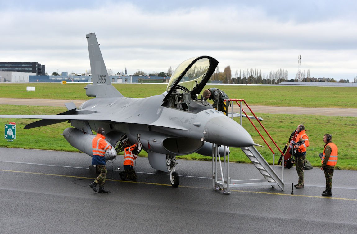 Нідерландський F-16AM у Румунії.