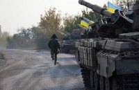 На Донецькому напрямку почали відводити танки