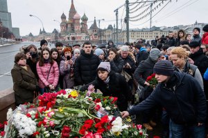 В России прошла акция "Минута немолчания" на 40-й день после убийства Немцова