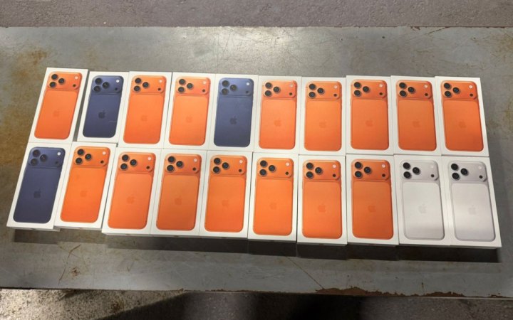 ​На кордоні вилучили 29 контрабандних Apple 17 Pro Max. Їх офіційно почали продавати тільки вчора
