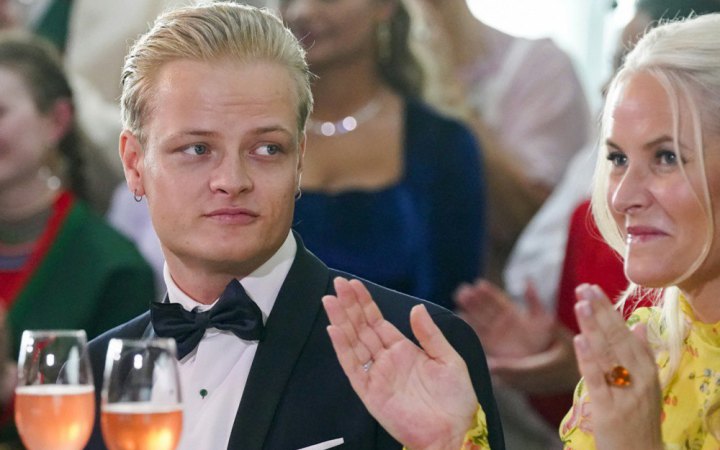 Прем’єр Норвегії заявив, що контакти кронпринцеси з Епштейном були “поганим рішенням”