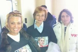 Женщины-депутаты решили ночевать в коридоре вместе с Тимошенко