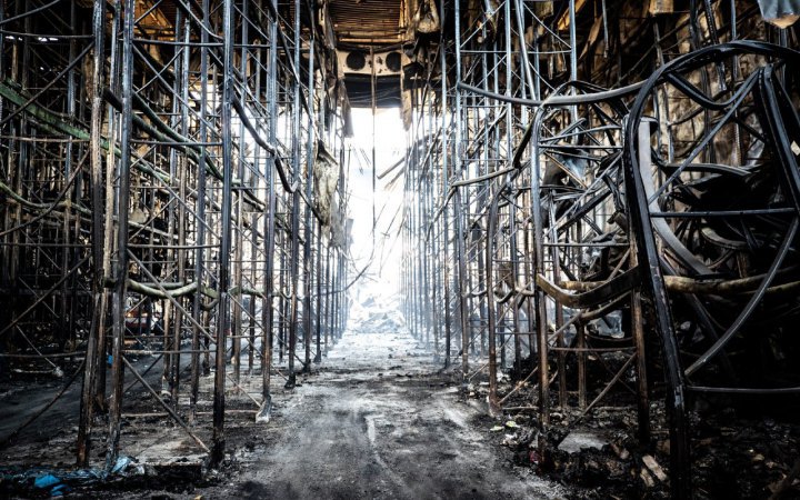 КГГА показала фото продуктовых складов под Броварами, сгоревших из-за обстрела
