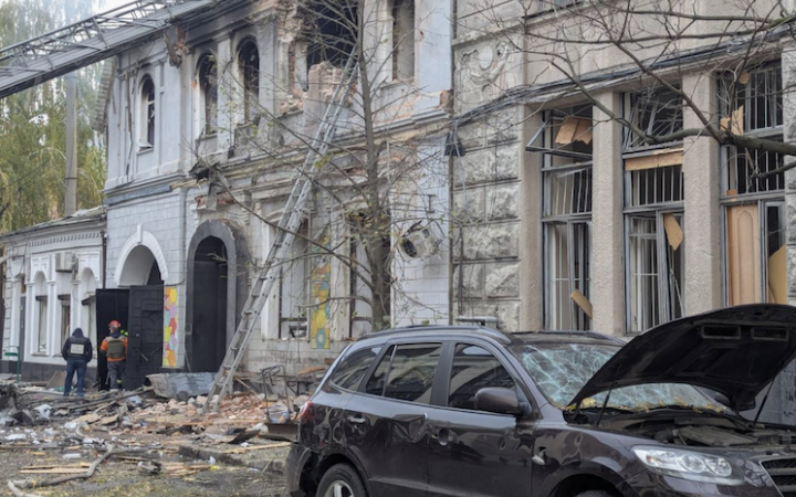 Росіяни обстріляли Харків: є поранені, загиблий, пошкоджено дитсадок (оновлено)