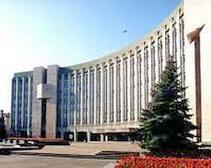 Сессия Днепропетровского горсовета уволила троих руководящих чиновников