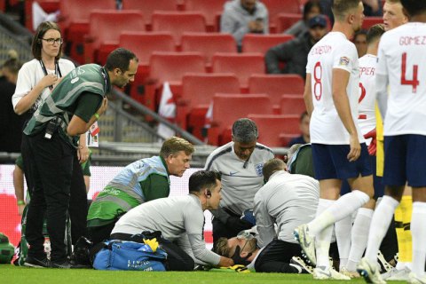В матче Лиги Наций Англия – Испания игрок получил тяжелейшую травму головы